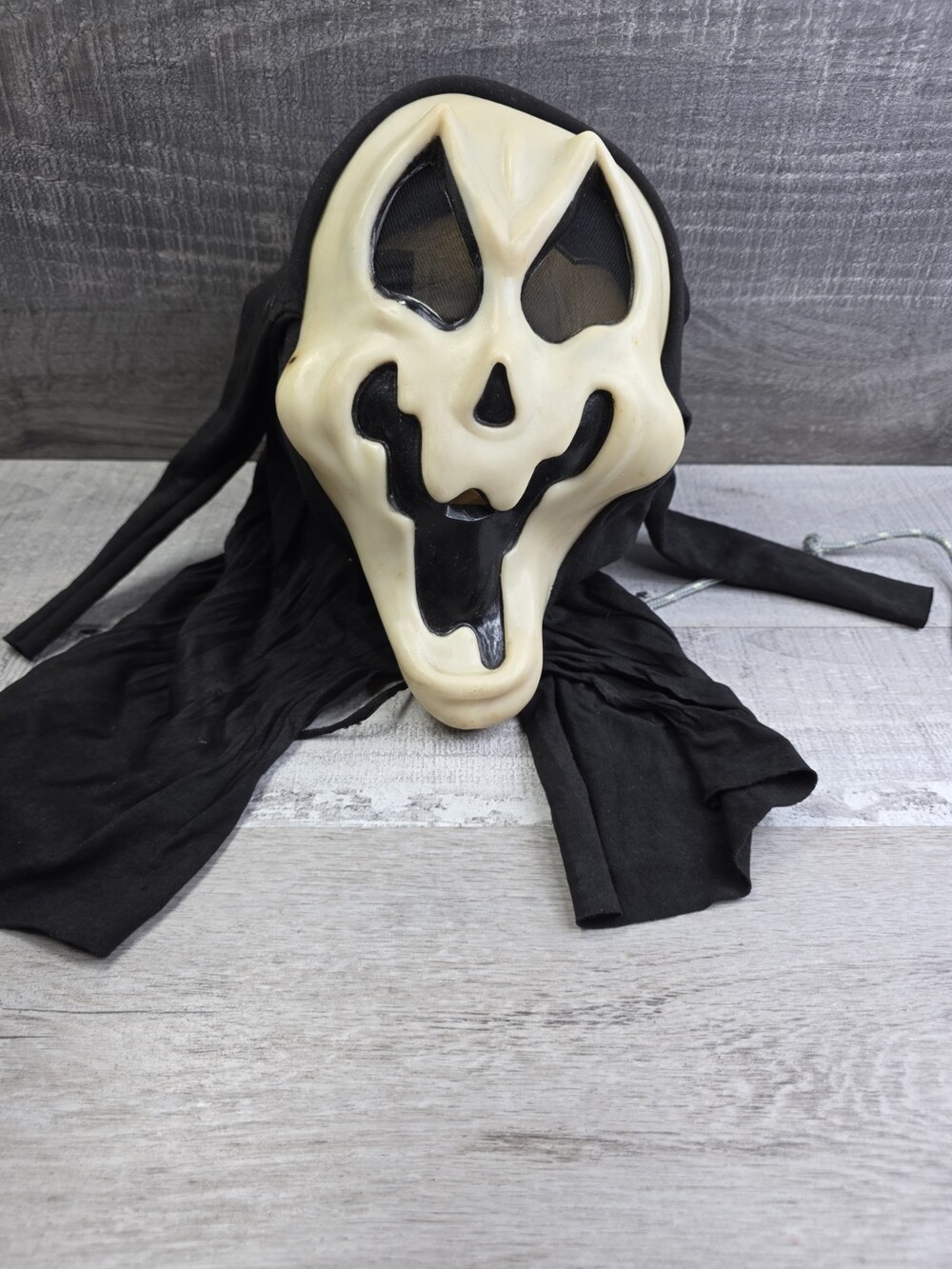 Glow in the Dark Ghost Face Scream Halloween Mask Easter Unlimited Inc Mask b189